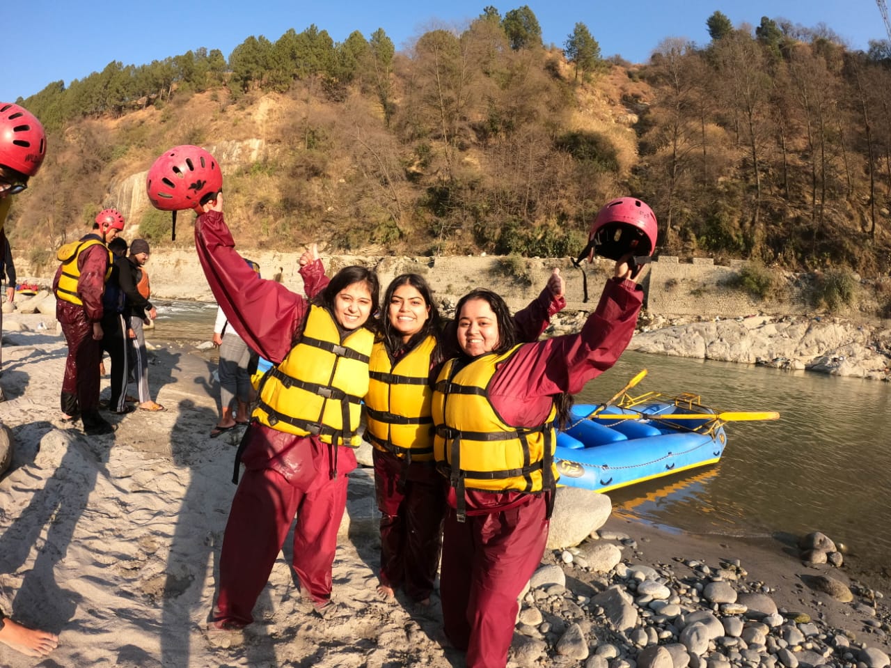 Educational group activity in Manali